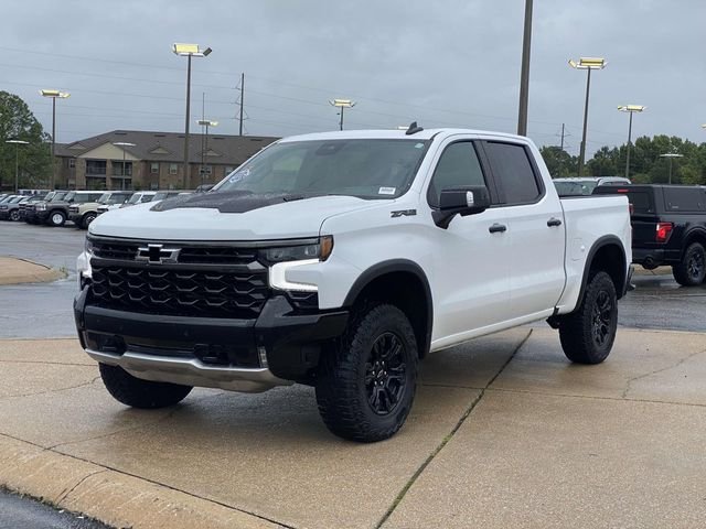 Used 2025 White Chevrolet ZR2 image 29