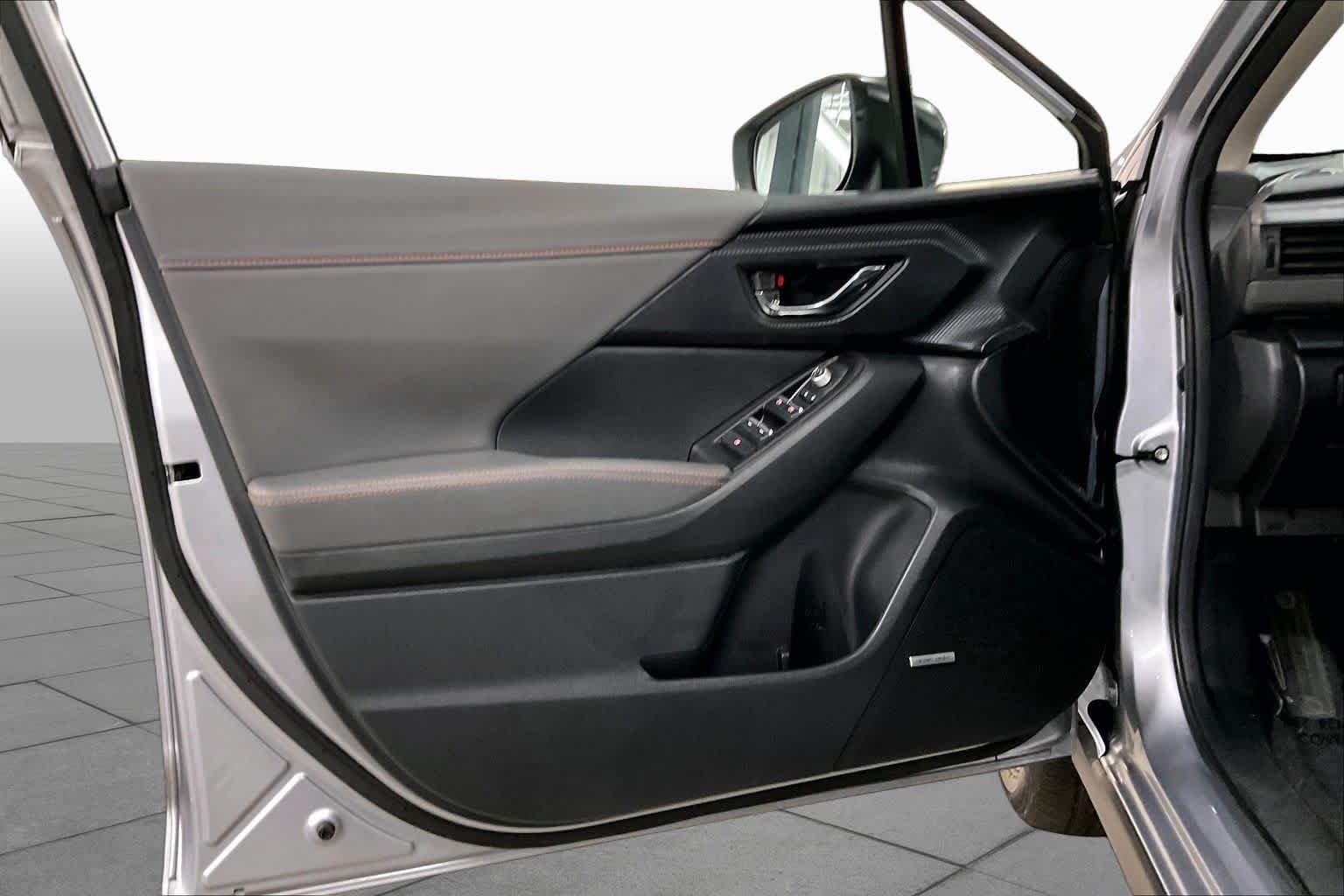 Used 2025 Ice Silver Metallic Subaru Limited image 21