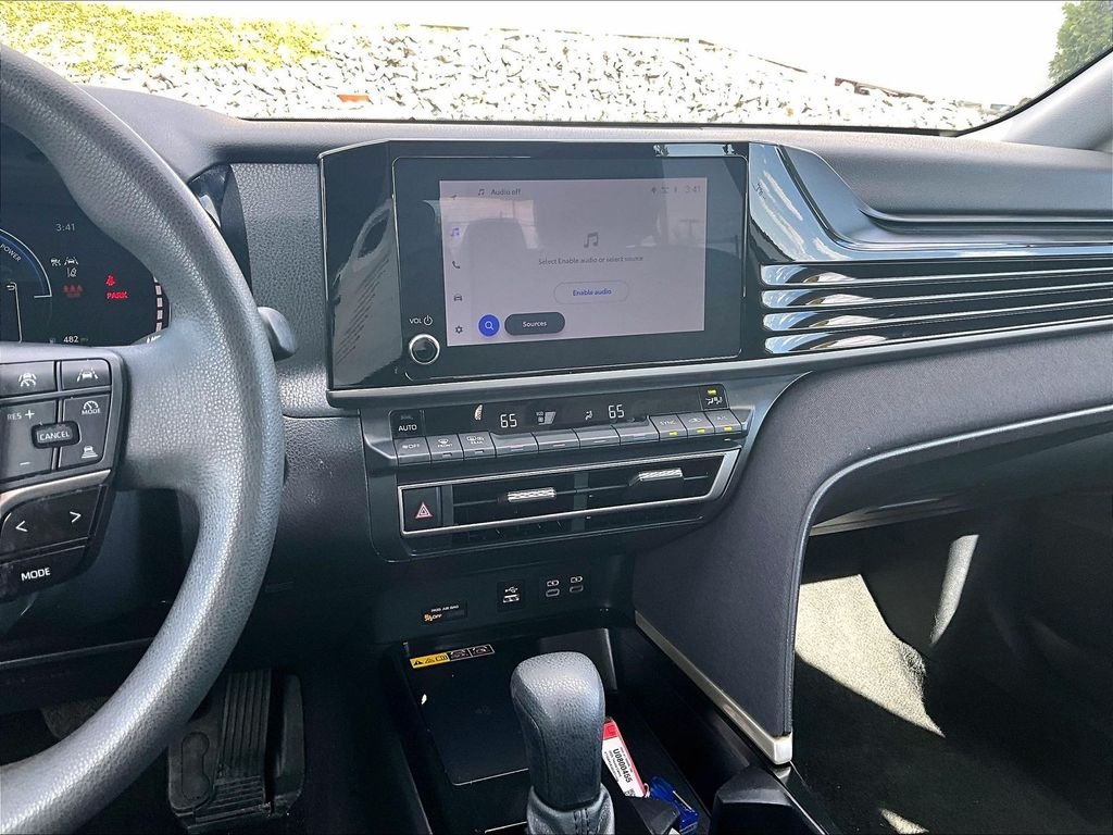 Used 2025 White Toyota LE image 18