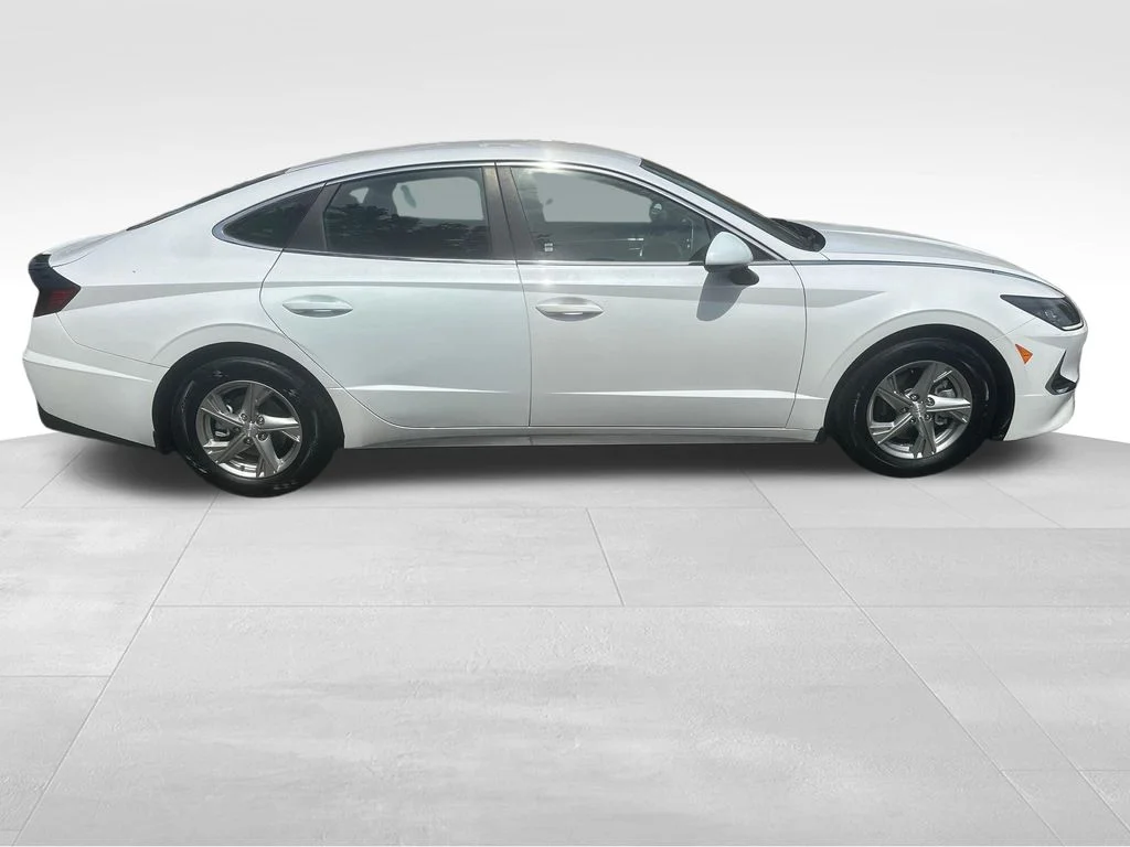 Used 2021 Gray Hyundai SE image 23