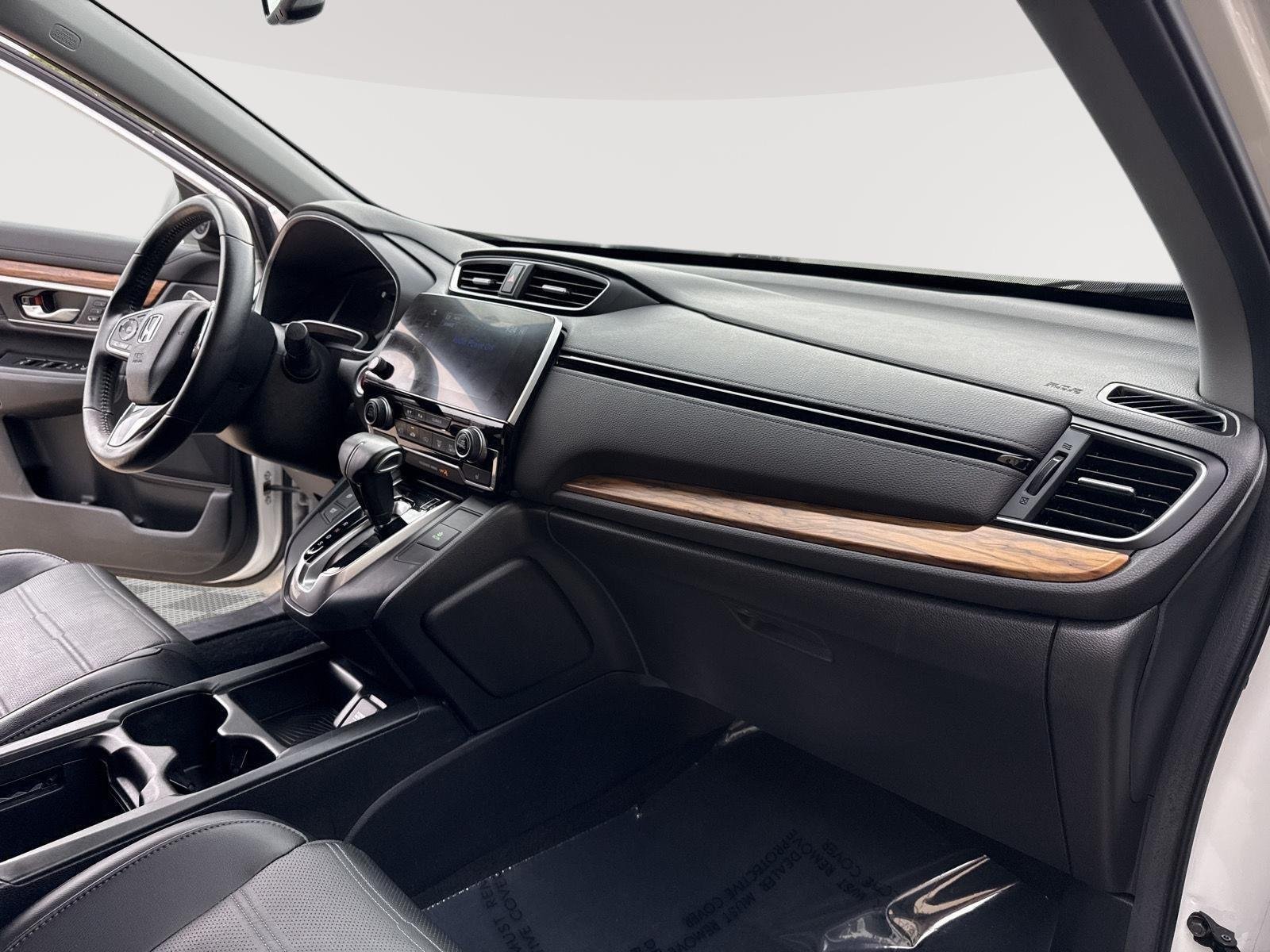 Used 2018 White Diamond Pearl Honda Touring image 29