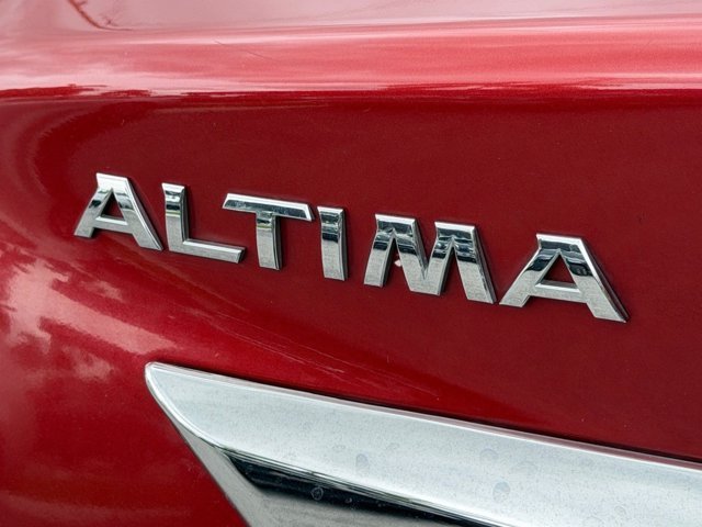 Used 2015 Red Nissan 2.5 S image 39