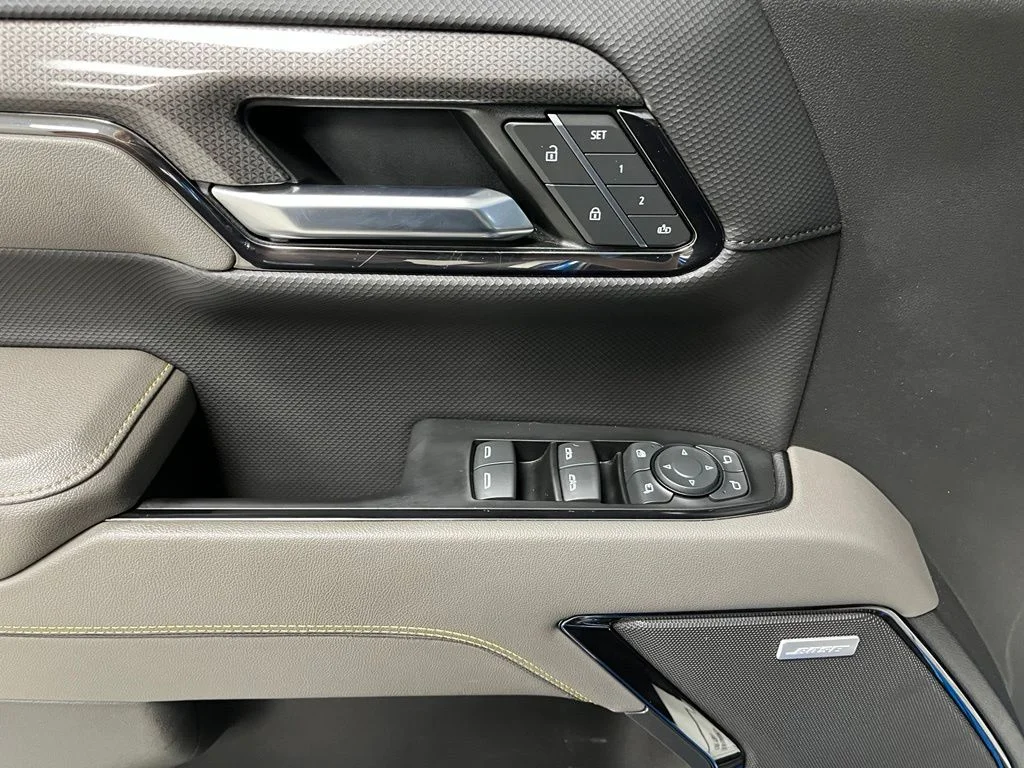Used 2022 Blue Chevrolet ZR2 image 22