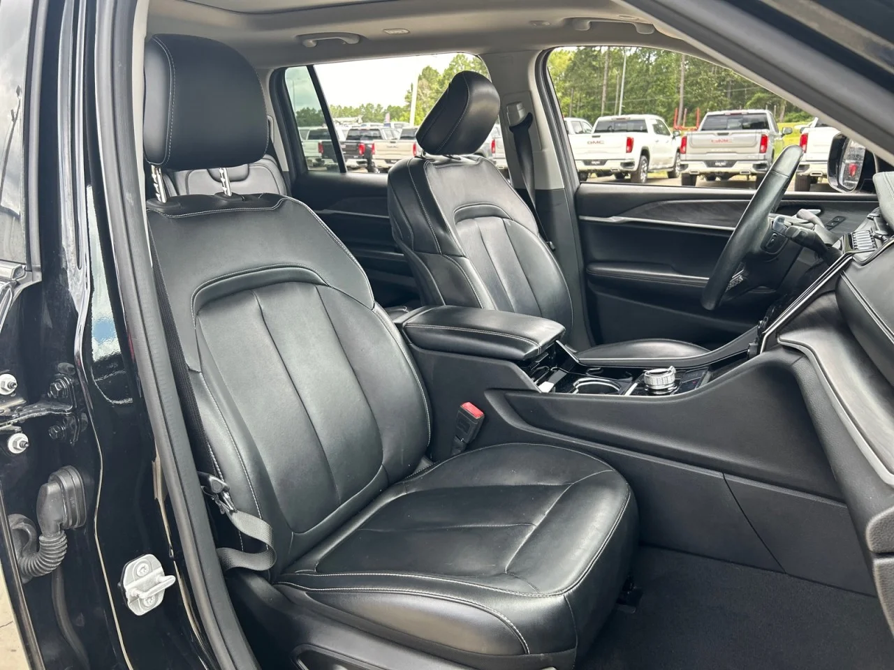 Used 2021  Jeep Limited image 19