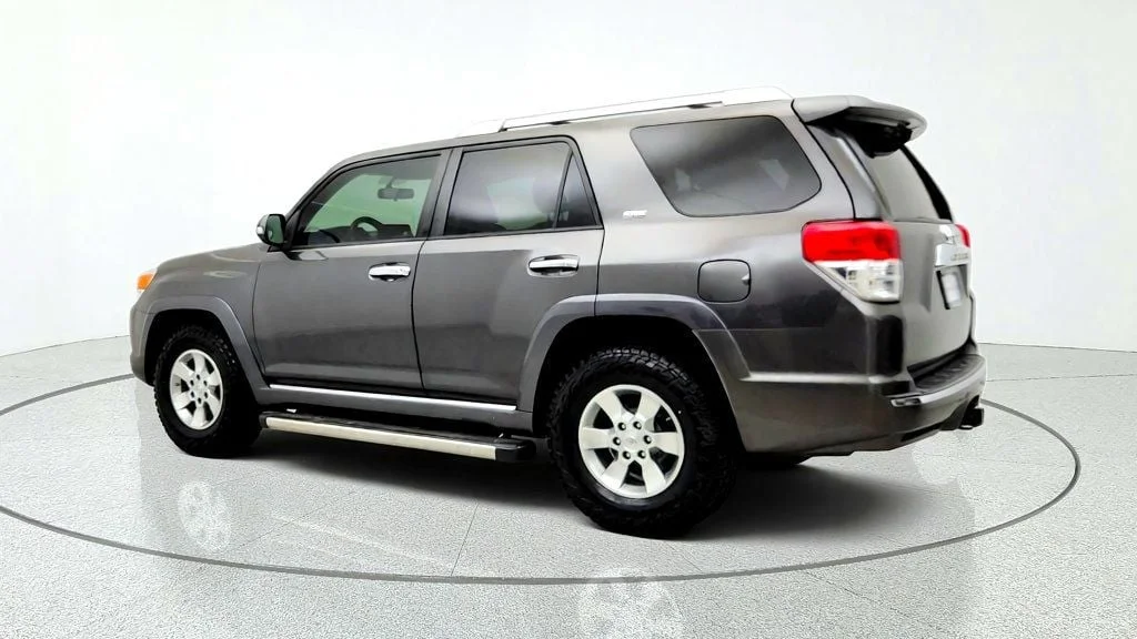 Used 2013 Magnetic Gray Metallic Toyota 4WD 4dr V6 SR5 image 7