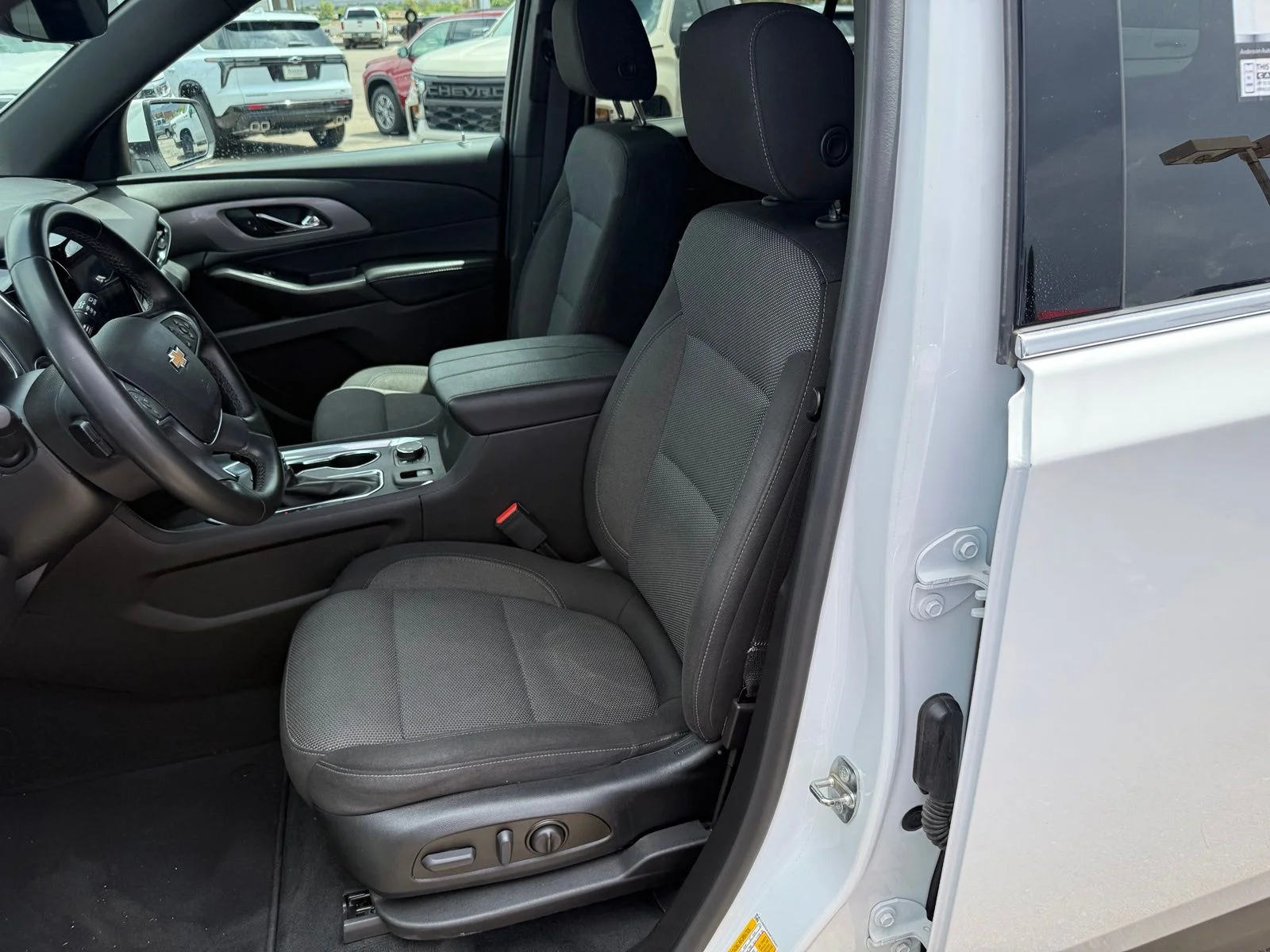 2023 Chevrolet Traverse 1LT - Photo 31