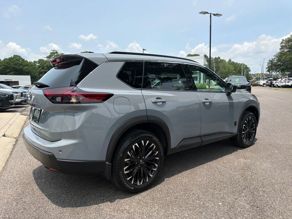 Used 2026 Boulder Gray Pearl Nissan Dark Armor image 19