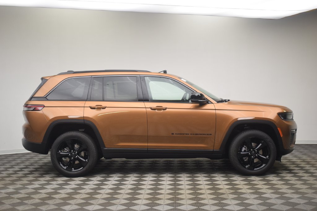 New 2027 Copper Shino Metallic Clear-Coat Paint Jeep Limited image 4