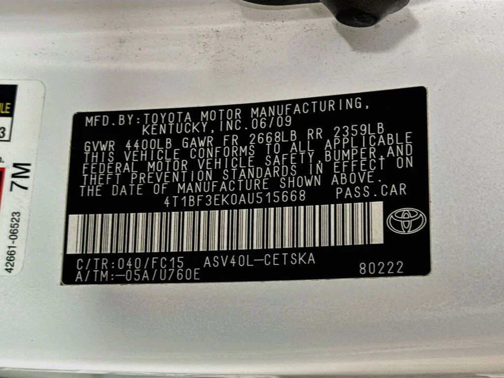 Used 2010 White Toyota LE image 37