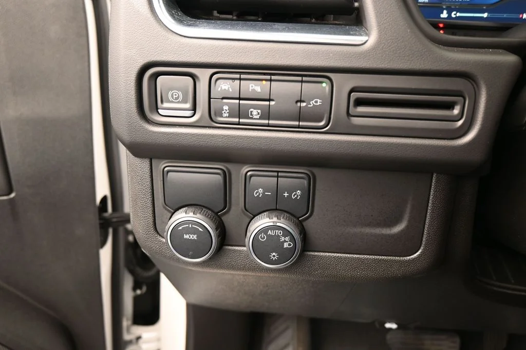 Used 2022 Iridescent Pearl Tricoat Chevrolet LT image 38
