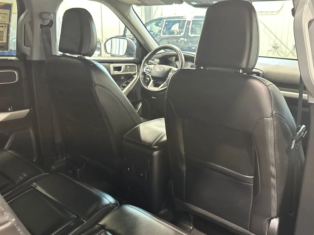 Used 2024 Silver Ford XLT image 33
