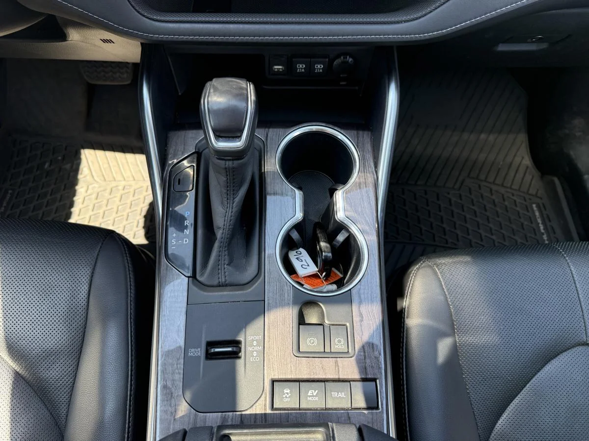 Used 2020 Black Toyota Limited Awd image 24