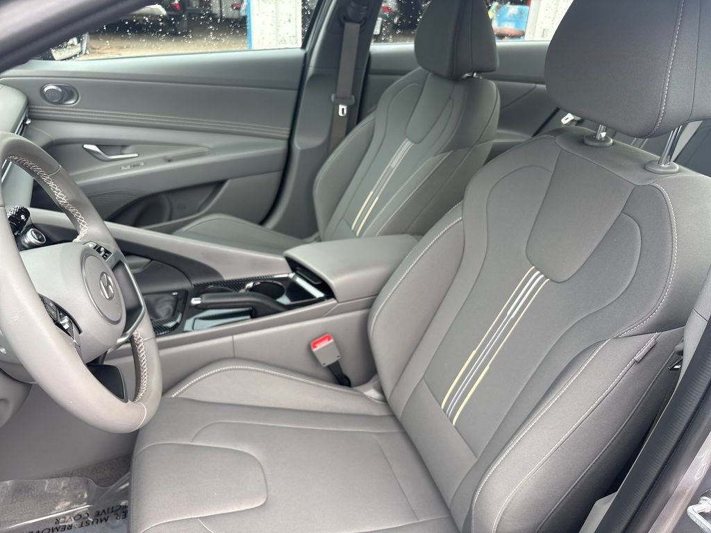 Used 2025 Silver Hyundai SEL Sport image 13