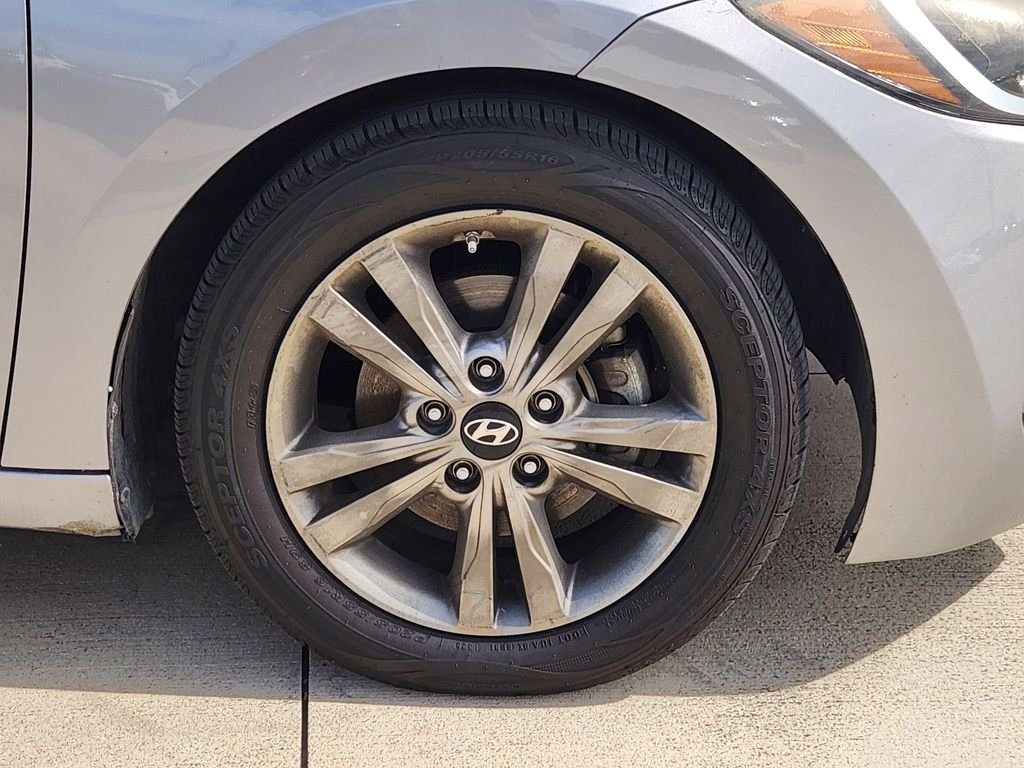 Used 2017  Hyundai SE image 12