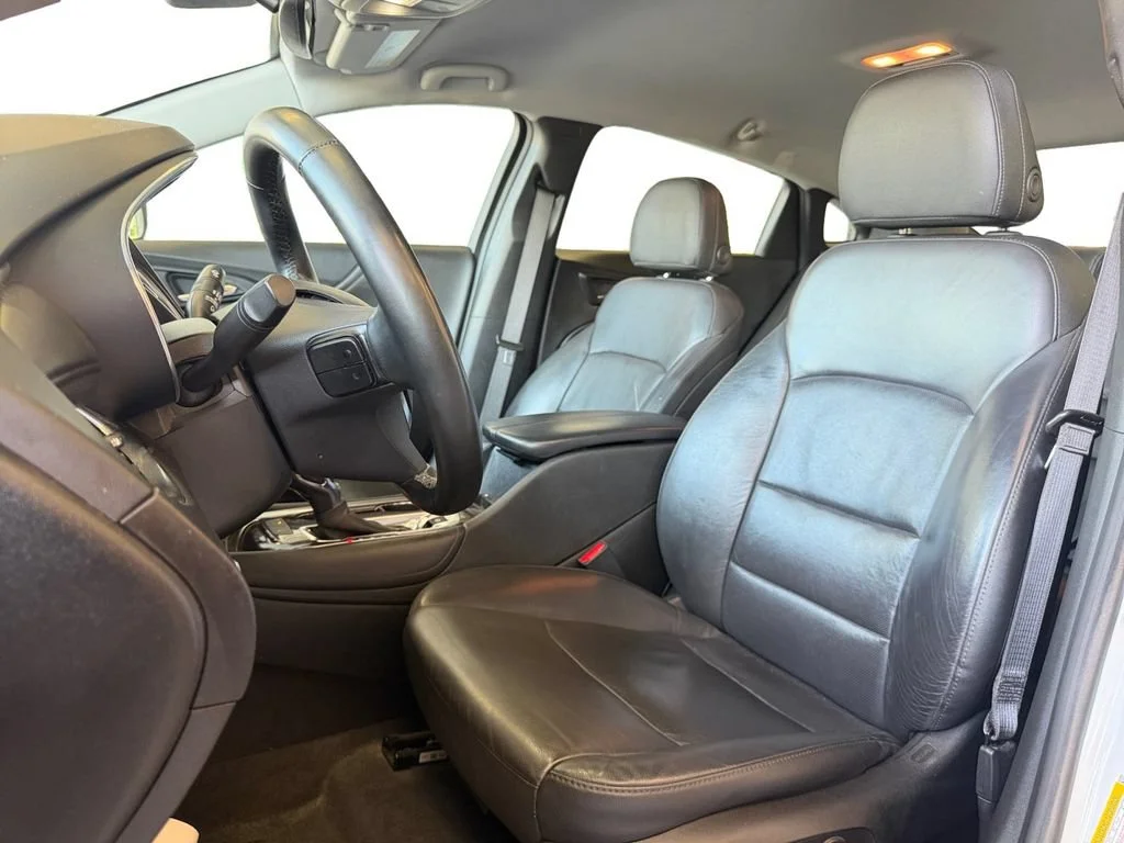 Used 2024 Summit White Chevrolet 2LT image 26