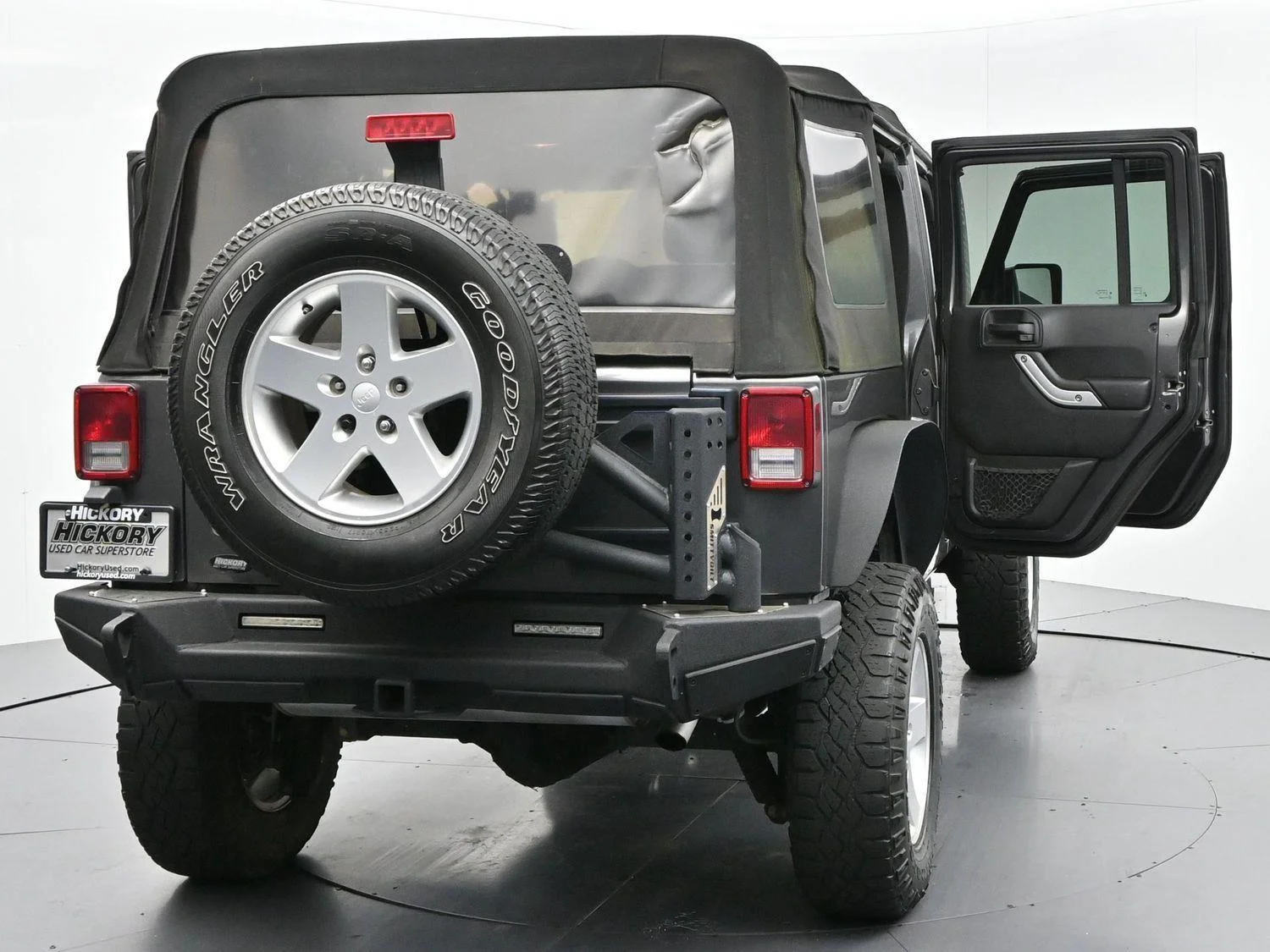 Used 2017 Granite Crystal Metallic Clearcoat Jeep Rubicon image 37