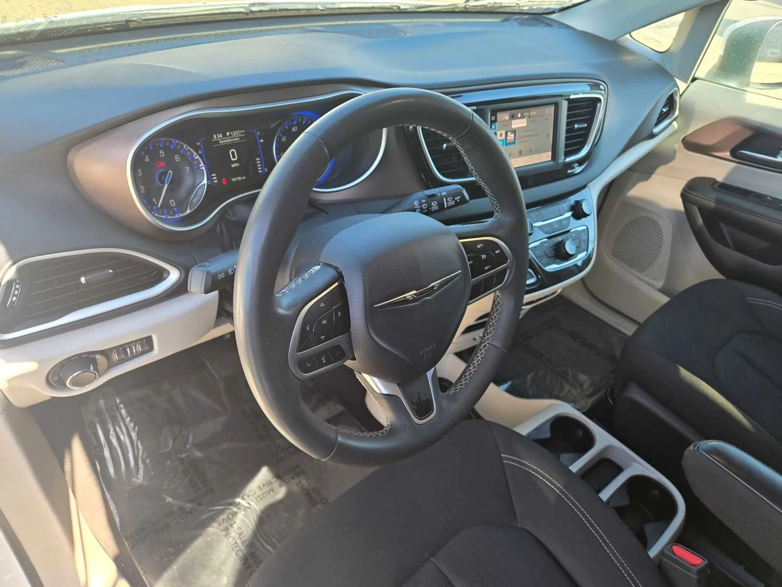 Used 2023  Chrysler LX image 11