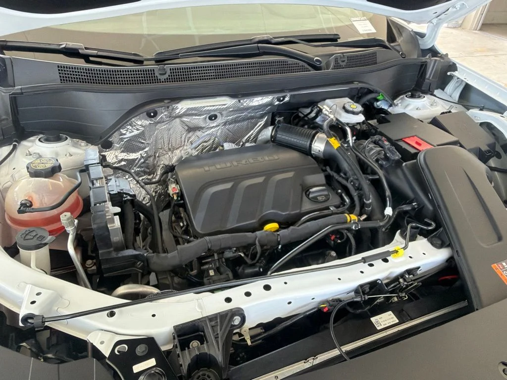 Used 2025 White Chevrolet 1RS image 12