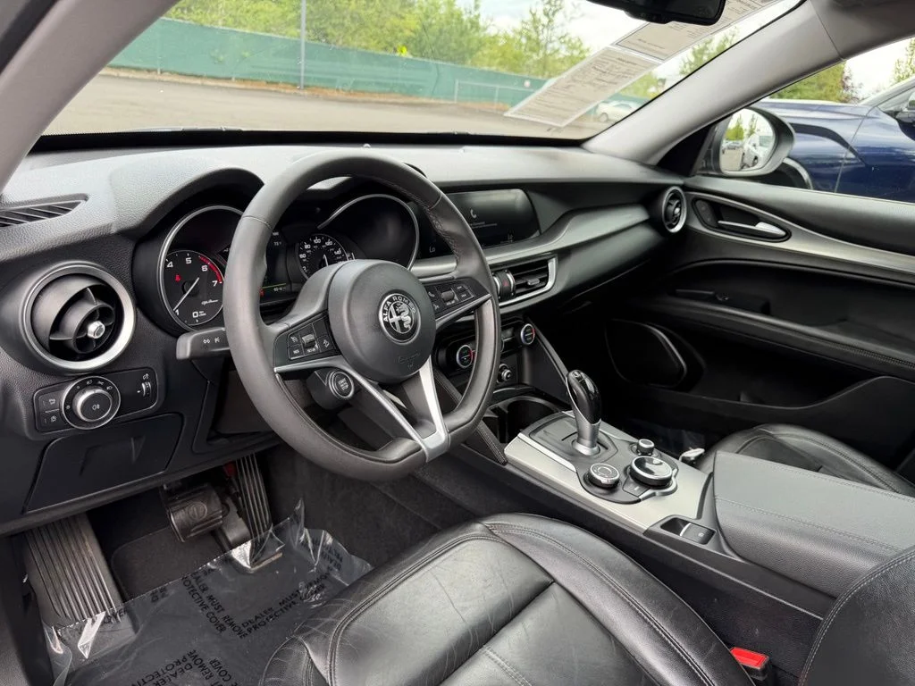 Used 2018 Black Metallic Alfa Romeo Base image 16