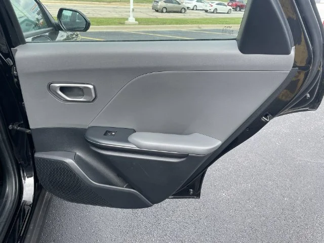 2025 Kia K4 LXS - Photo 35