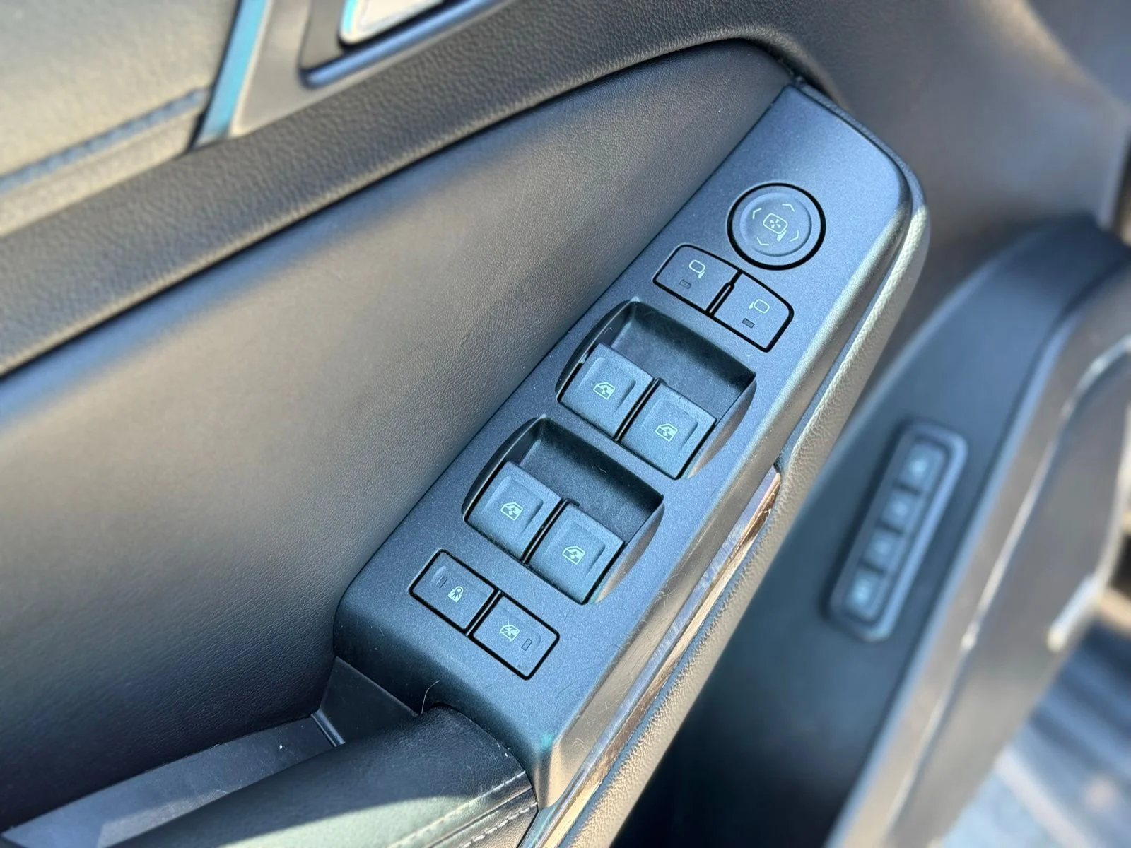 Used 2018 Black Chevrolet LT image 13