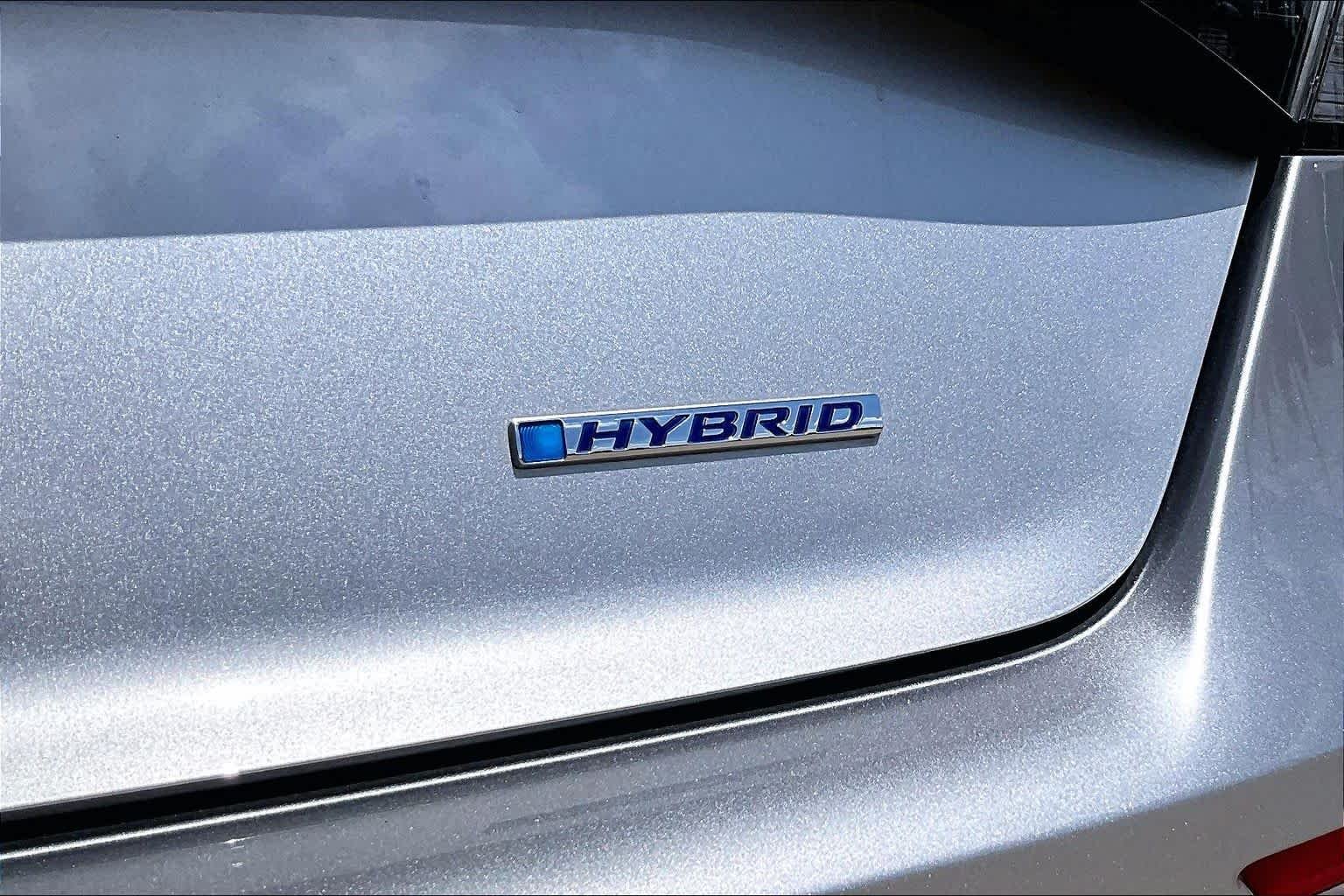 Used 2024 Solar Silver Metallic Honda EX-L image 10