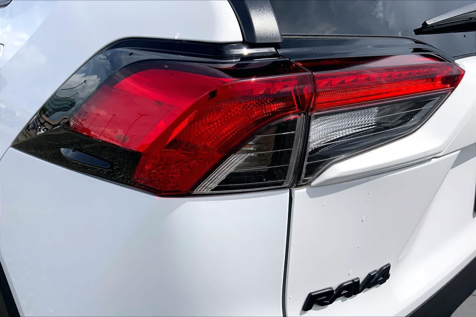 Used 2025 Ice Cap Toyota XLE image 28