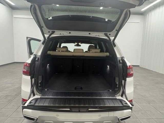 Used 2022 White BMW xDrive40i image 9