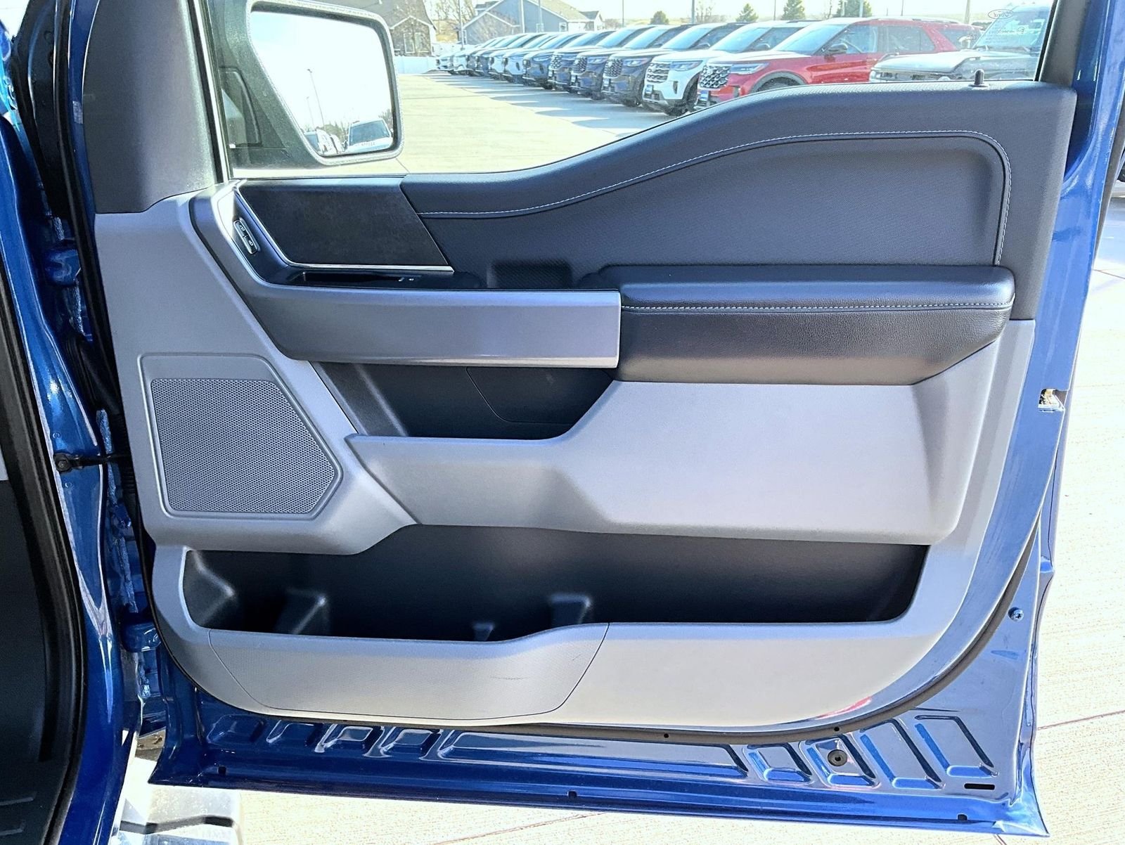 Used 2025 Blue Ford XLT image 17