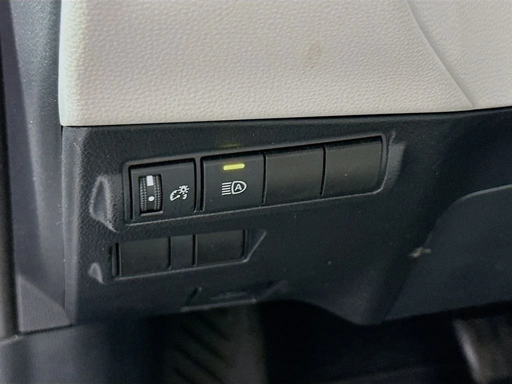 Used 2025 Silver Toyota L image 11