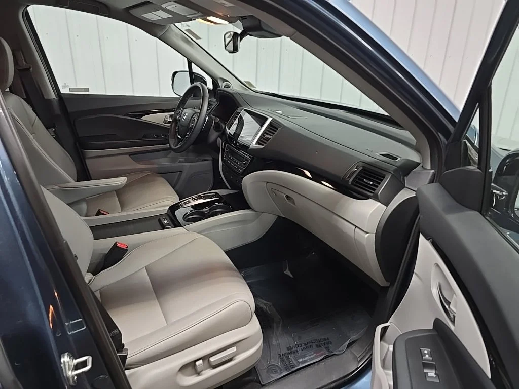 Used 2018 Steel Sapphire Metallic Honda Touring image 16