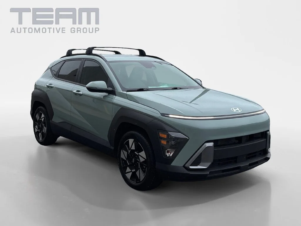 Used 2025 Green Hyundai SEL Convenience image 1