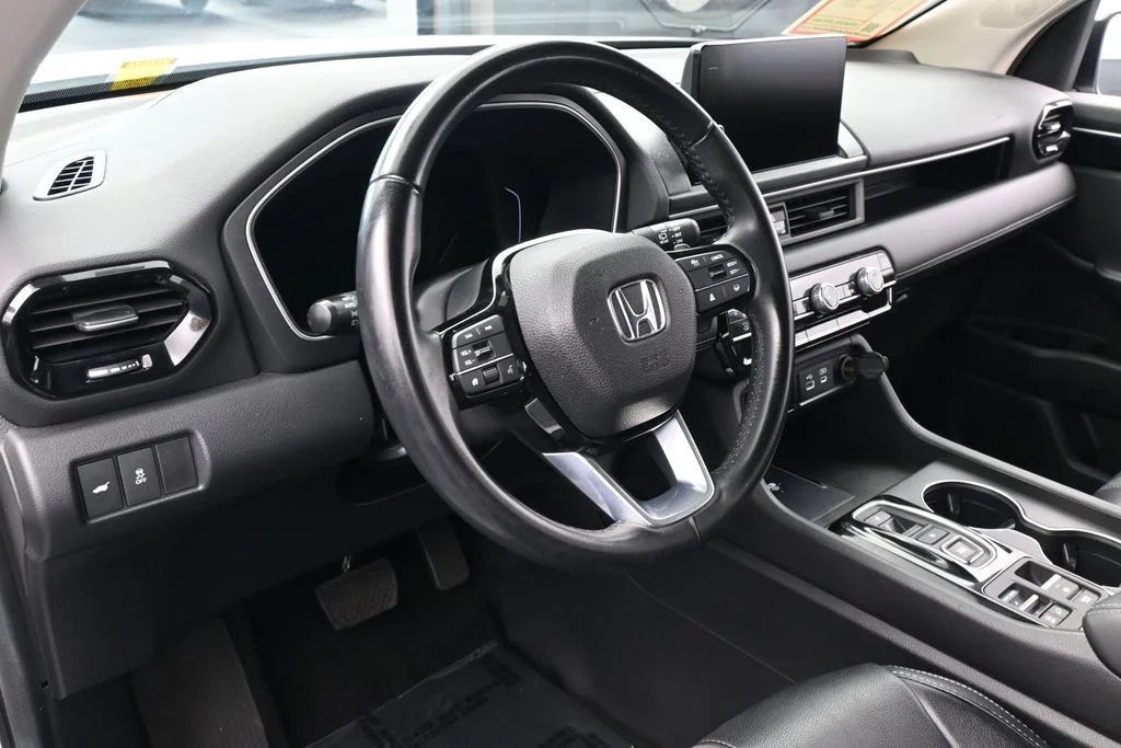 Used 2025 White Honda EX-L image 10