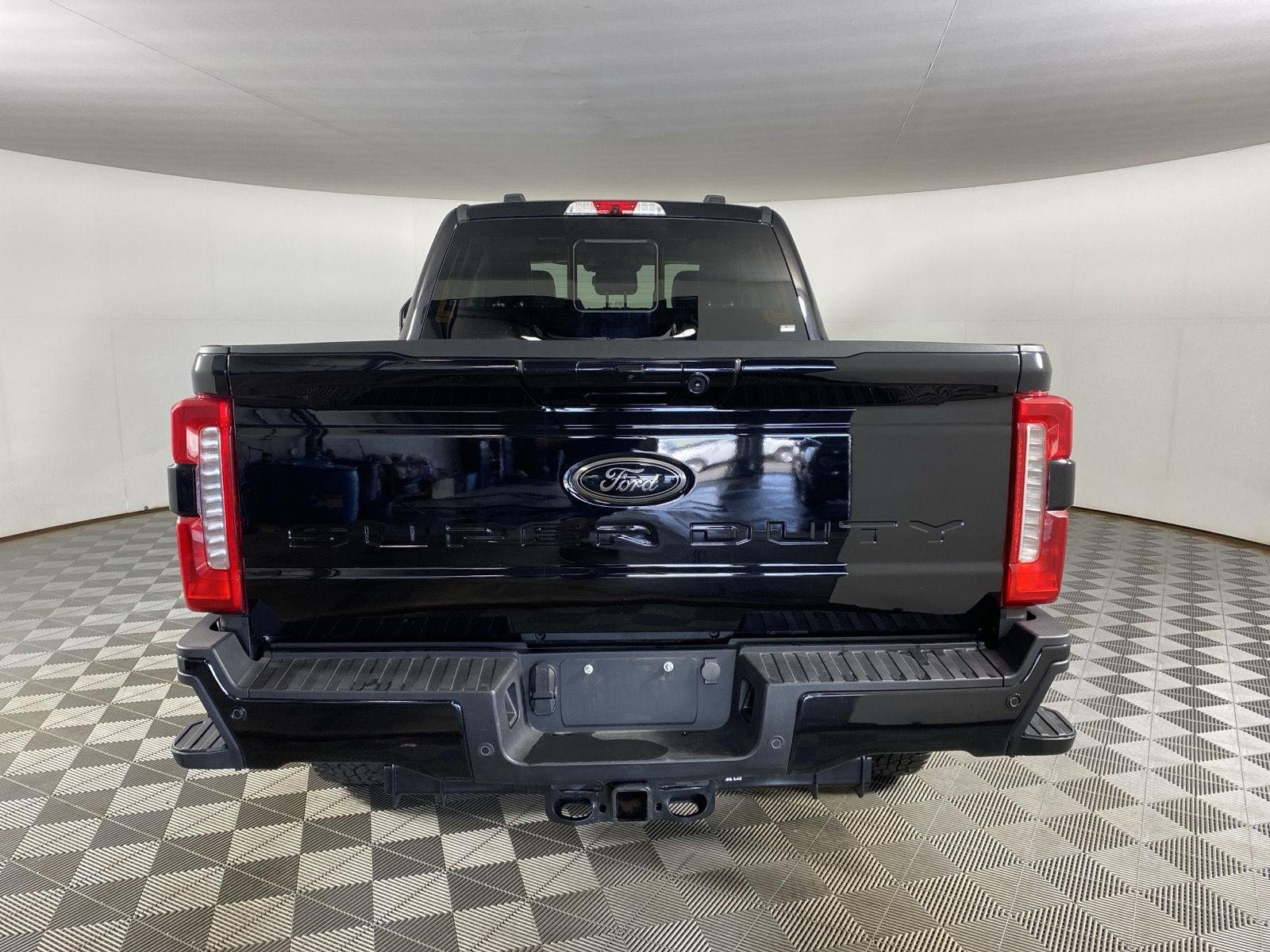 Used 2024  Ford LARIAT image 9