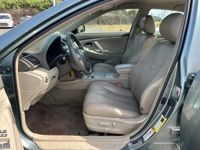 Used 2010  Toyota LE image 12