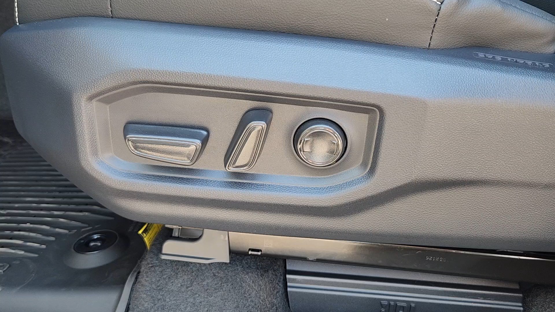 2026 Toyota Tundra Limited - Photo 8