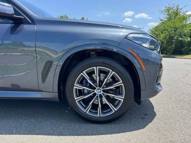 Used 2021 Gray BMW xDrive40i image 9