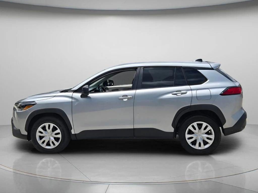 Used 2023 Silver Toyota L image 3