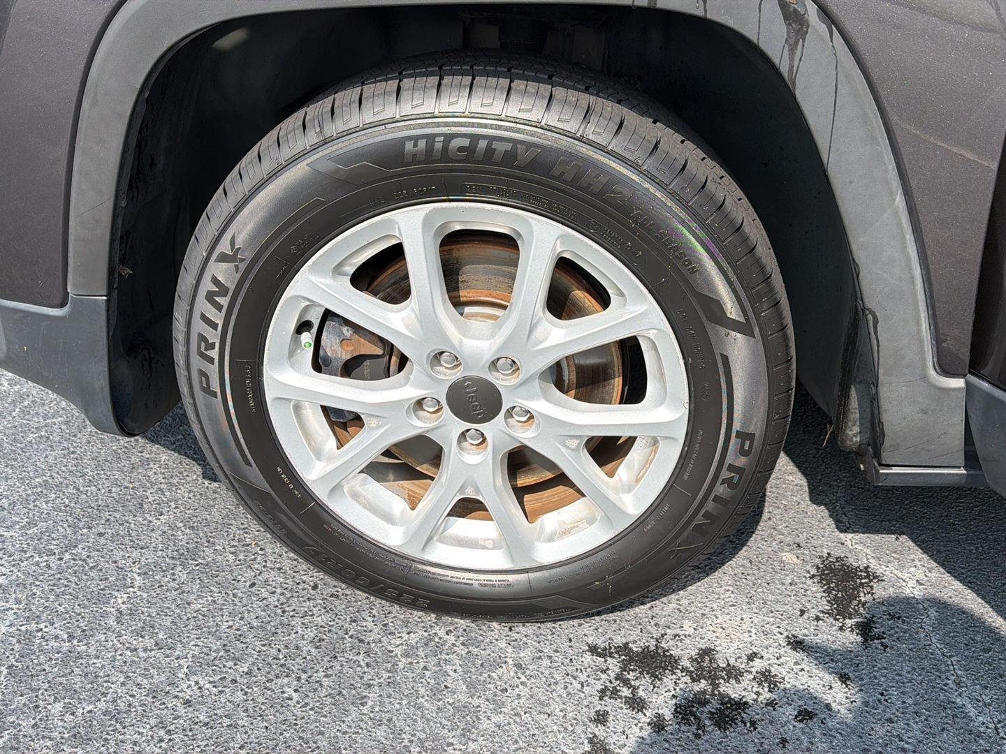 Used 2016 Granite Crystal Metallic Clearcoat Jeep Latitude image 35