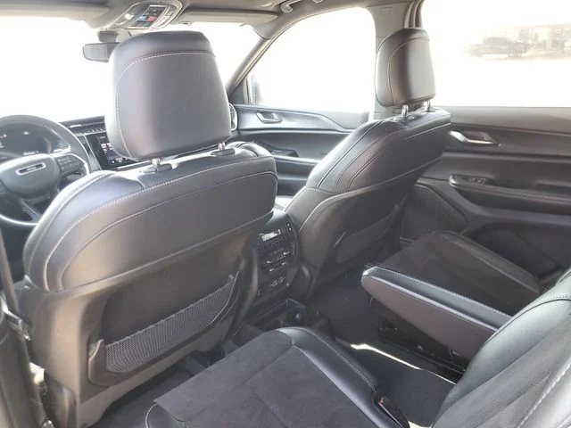 Used 2023 Black Jeep Altitude image 11