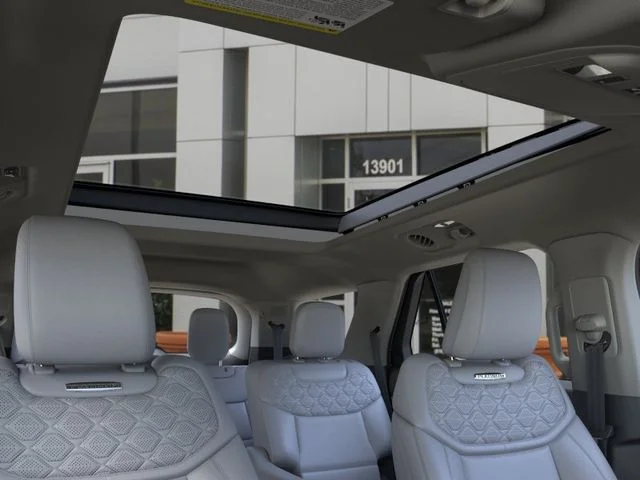 New 2026 Star White Metallic Tri-Coat Ford Platinum™ image 22
