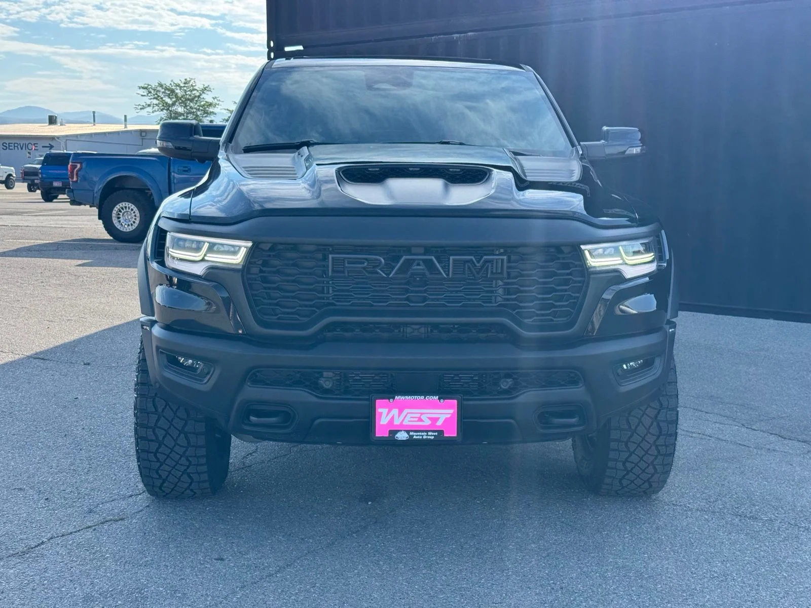 New 2026 Diamond Black Crystal Pearl-Coat Exterior Paint RAM RHO image 2