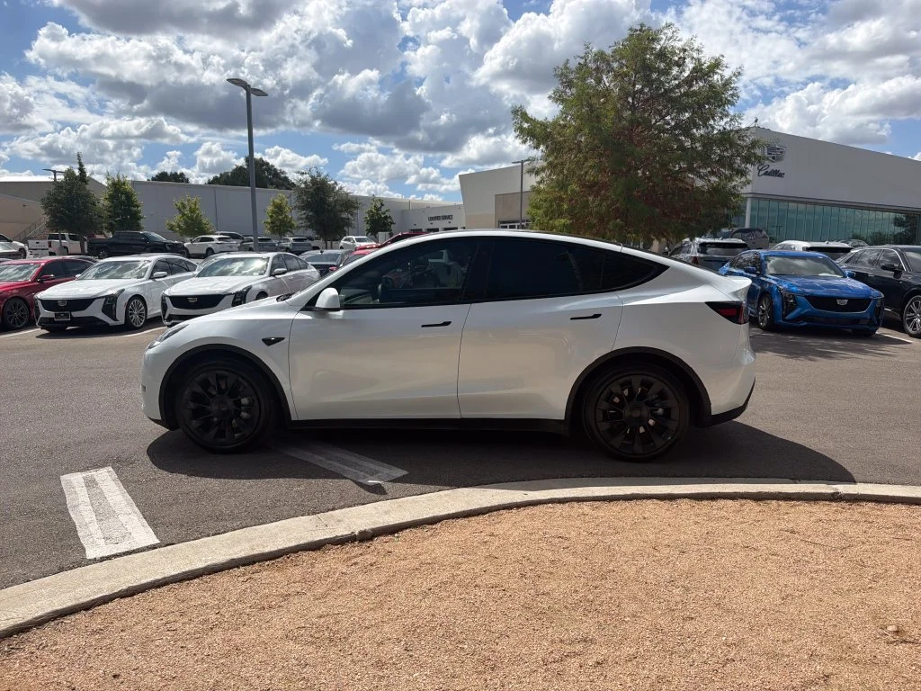 Used 2023  Tesla Standard Range image 5
