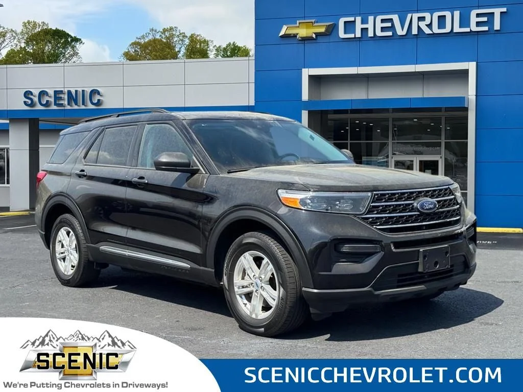 2023 Ford Explorer XLT 4WD's photo