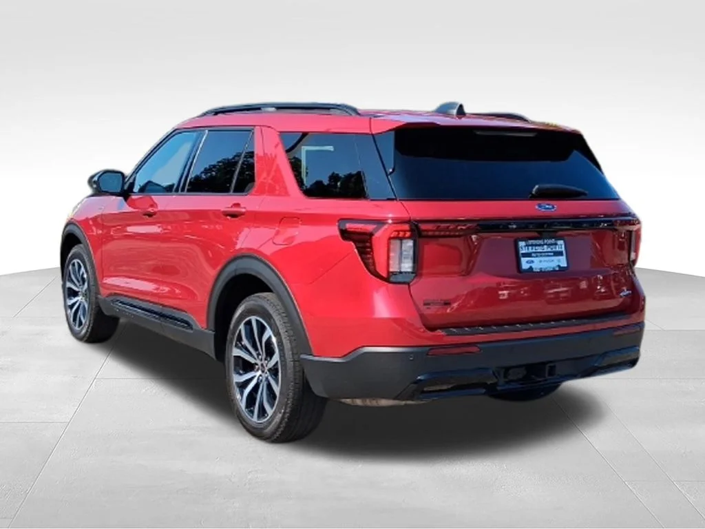 Used 2025 Rapid Red Metallic Tinted Clearcoat Ford ST-Line image 5