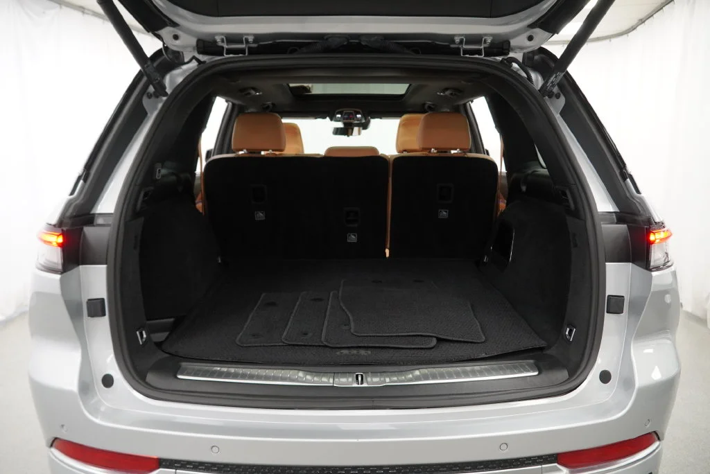 Used 2025 Silver Jeep Summit Reserve image 39