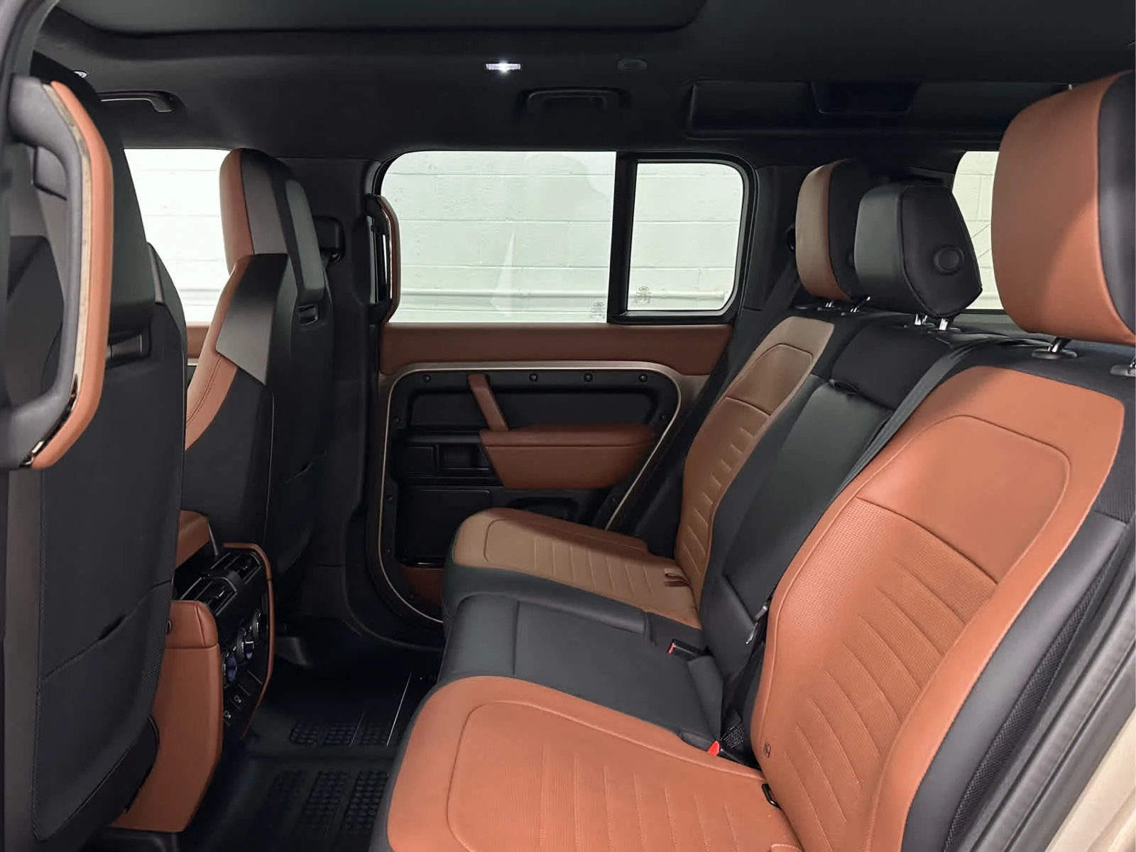 Used 2025 Petra Copper Premium Metallic Land Rover OCTA image 15