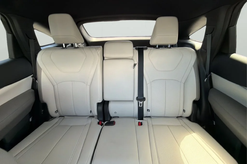 New 2027 2T RAD WHT INFINITI Sport AWD image 11