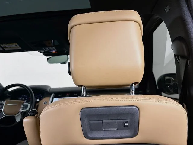 Used 2023  Land Rover Metropolitan Edition image 26