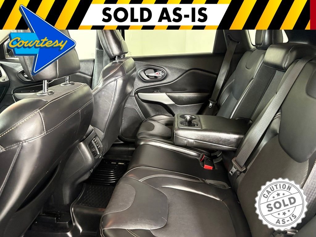 Used 2018 Silver Jeep Latitude Plus image 37